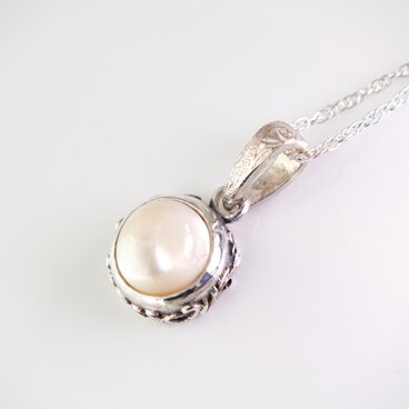 夜光貝　アラベスクネックレス