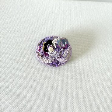 "魅惑のライラック"  再販　オーバル型刺繍ブローチ