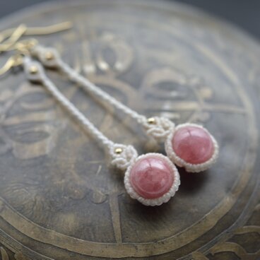 インカローズ（ロードクロサイト）　シンプルマクラメピアス