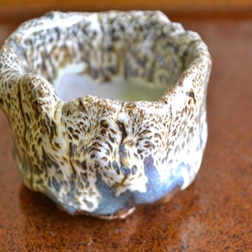 【新作】孔雀釉ぐい吞みピンク[即心](1点物)　＊酒器　★萩焼き