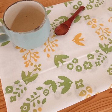 てぬぐい　つばめは見たか柄（緑と黄色）