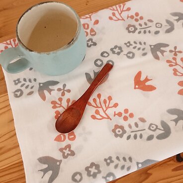 てぬぐい　つばめは見たか柄（緑と黄色）