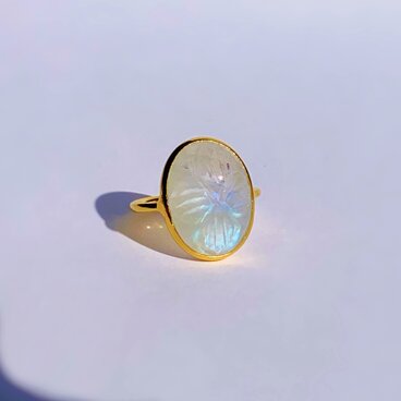 レインボームーンストーン クローバーカービング　Rainbow moonstone 8号