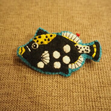 モンガラカワハギ　ブローチ