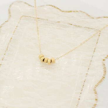 ゴールドビーズのネックレス