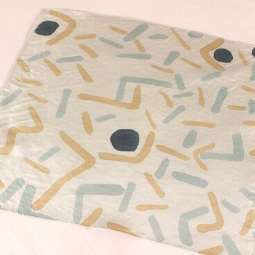 ポケットチーフunisex／トライバル柄／ブルーグレー地