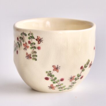 つぶらで可愛らしい花と実　クランベリーの湯呑み・フリーカップ②