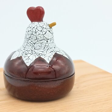 ハートのトサカの鶏小物入れ(茶)