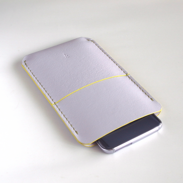 機種別サイズで仕立てる革のスマホケース【spot/すぽっと】藤色 ペールパープル iPhone17Pixel10全機種対応