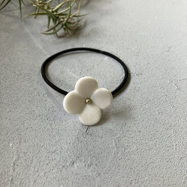磁器　お花のヘアゴム　白