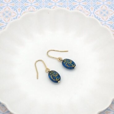 《３色から選べる》オーバルビーズピアス／イヤリング