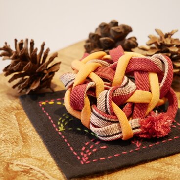 帯締めのブローチ