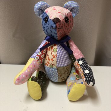 パッチワークのテディベアのぬいぐるみ