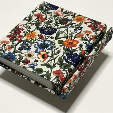 ブック型ライト「Shell-Light」コンパクトに折りたためる明かり ／リバティ　レイチェル