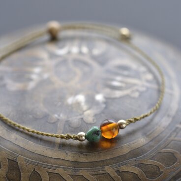 ターコイズ＆アンバー　マクラメブレスレット カーキ