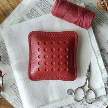 イタリア革のピンクッション／針山／赤