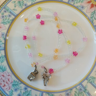 ビーズの帽子留め＆マスクストラップ