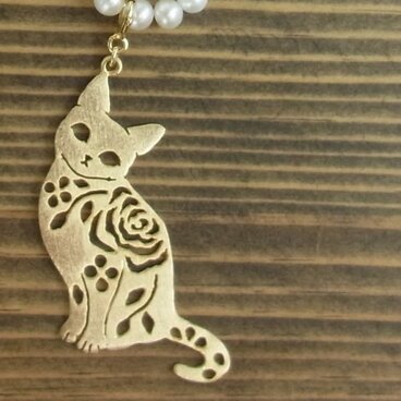 お座りネコペンダントトップ