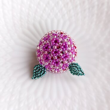 紫陽花のブローチ～赤紫色