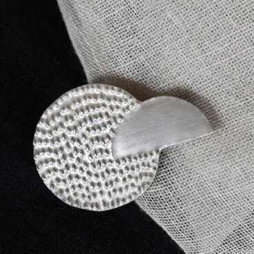 ブローチ(銀彩)D-26