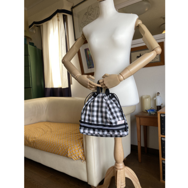 おしゃれ白黒巾着バッグ