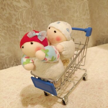 カートに乗った赤ちゃん人形