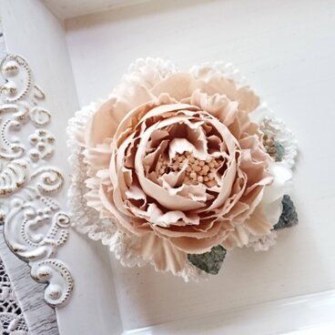 コサージュ　ナチュラル（ミルクティー）　ケースつき