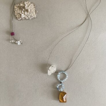 アメリカビンテージガラスのイエローネックレス