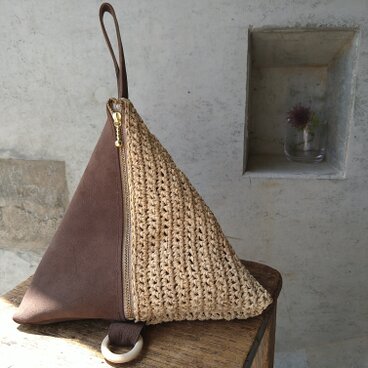 マダガスカル産ラフィアと本革のワンマイルテトラポーチ　（bitterchocoice）