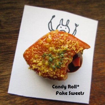 とろーりカレーパンブローチ