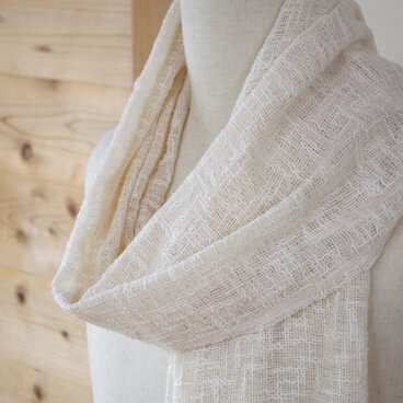 さらに軽やか♪圧倒的にさわやかな夏の白。シンプルナチュラルな綿マフラー。幅：約47㎝、 長さ：約196㎝(房部分含む。）