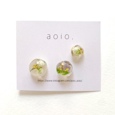 3つのアシンメトリー粒ピアス【A】