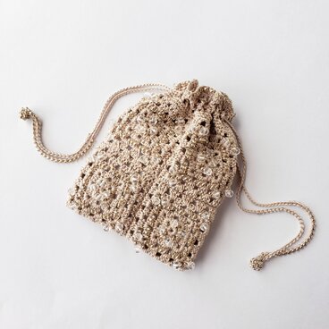 グラニースクエアの巾着ポーチ(ベージュ)