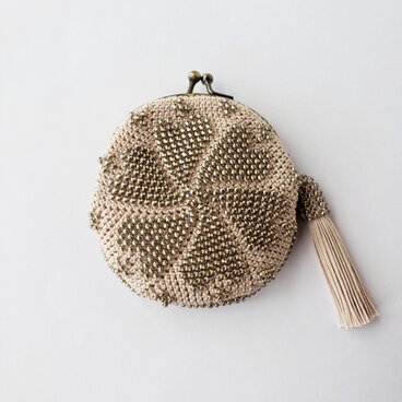 手編みのがま口ポーチ　ハート模様(ベージュ)