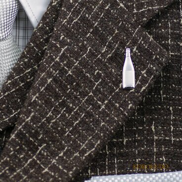 ワインボトルのピンバッジ（シルバー925）