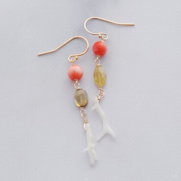 珊瑚とトルマリンのピアス Dolce105