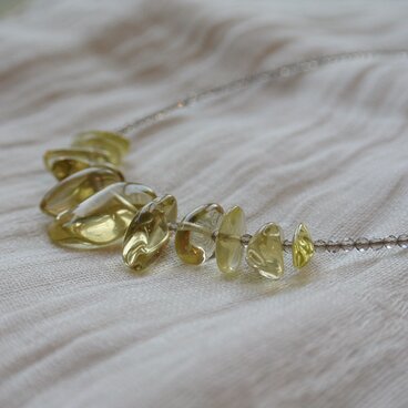 水晶のネックレス