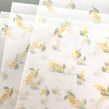 トレーシングペーパーのミモザ柄ラッピングペーパー
