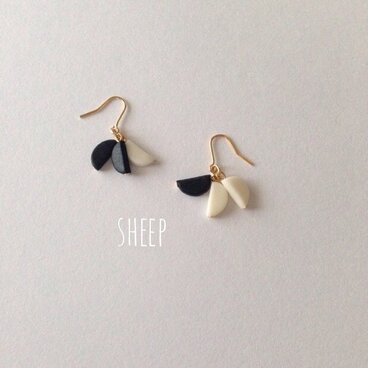 再販[F様ご予約品] 揺れる華奢なsemicirculピアス