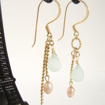 *ドロップキャンディー*　カルセドニーのピアス