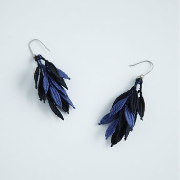 タティングレース　秋色ピアス　ブラック