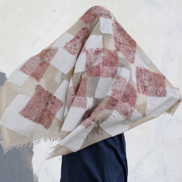 羽織ってないみたいに軽いウールガーゼストール/ラズベリー×スカイブルー【気持ちの中間地点 Middle】