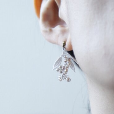 タティングレース×ビーズ　ベリーピアス　ナチュラル