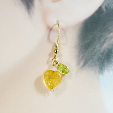 果実シリーズ：梨〜14kgfシトリンとペリドットのフックピアス