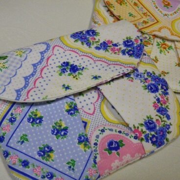 ハンカチ柄のまぁるいミニポーチ