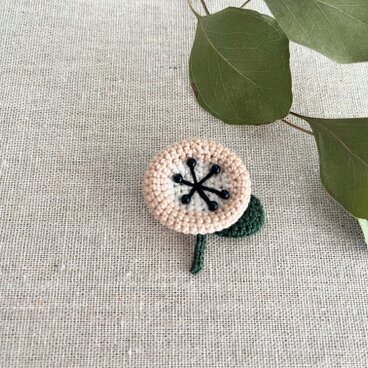 北欧風お花ブローチ＊ベージュ