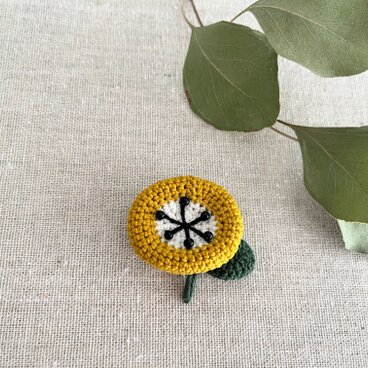 北欧風お花ブローチ＊カーキ