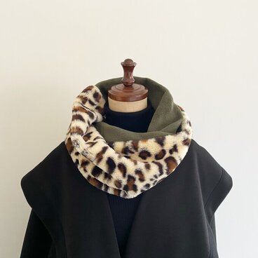 ❤️レオパード×カーキ❤️バイカラー　異素材ドッキングスヌード　ふわふわエコファー　軽くてあたたかい　秋冬　ヒョウ柄❤️