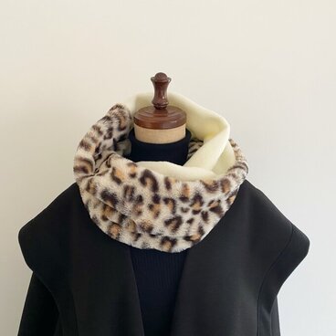 ❤️かぶるだけでおしゃれ見えスヌード❤️バイカラー　異素材ドッキングスヌード　ふわふわエコファー　軽くてあたたかい　ヒョウ柄❤️