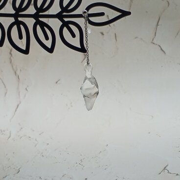 一粒の氷(ノンホールピアス・片耳)